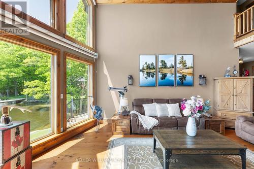 1211 Brydons Bay Road, Gravenhurst, ON - Indoor Photo Showing Living Room