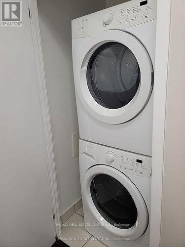 1711 - 360 Square One Drive, Mississauga, ON - Indoor Photo Showing Laundry Room