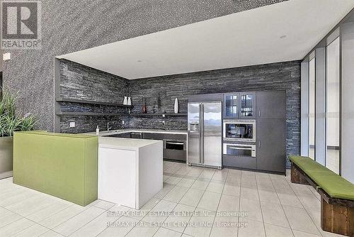 1711 - 360 Square One Drive, Mississauga, ON - Indoor Photo Showing Kitchen