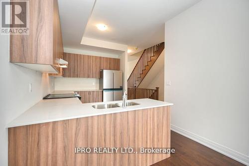 40 - 36 Main Street, Mississauga, ON - Indoor Photo Showing Kitchen With Double Sink