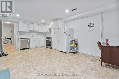 15 Southwood Drive, Kitchener, ON - Indoor Photo Showing Kitchen