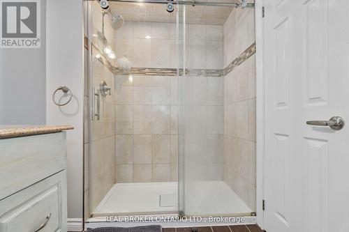 15 Southwood Drive, Kitchener, ON - Indoor Photo Showing Bathroom