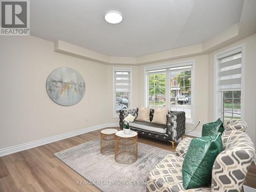 130 Ocean Ridge Drive, Brampton, ON - Indoor Photo Showing Living Room