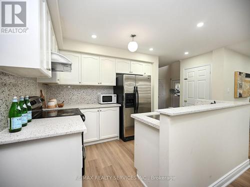 130 Ocean Ridge Drive, Brampton, ON - Indoor Photo Showing Kitchen With Upgraded Kitchen