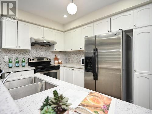 130 Ocean Ridge Drive, Brampton, ON - Indoor Photo Showing Kitchen With Double Sink With Upgraded Kitchen