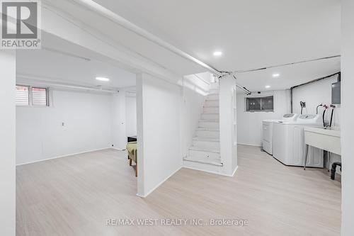 33 Church Street, Toronto, ON - Indoor Photo Showing Laundry Room