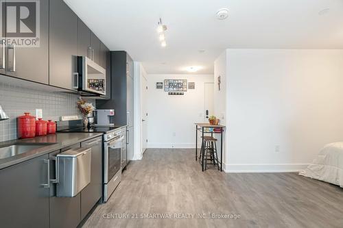 411 - 2450 Old Bronte Road, Oakville, ON - Indoor Photo Showing Kitchen