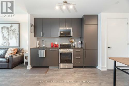 411 - 2450 Old Bronte Road, Oakville, ON - Indoor Photo Showing Kitchen