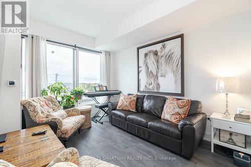 411 - 2450 Old Bronte Road, Oakville, ON - Indoor Photo Showing Living Room