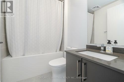 411 - 2450 Old Bronte Road, Oakville, ON - Indoor Photo Showing Bathroom