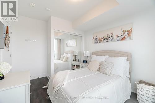 411 - 2450 Old Bronte Road, Oakville, ON - Indoor Photo Showing Bedroom