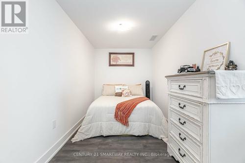 411 - 2450 Old Bronte Road, Oakville, ON - Indoor Photo Showing Bedroom