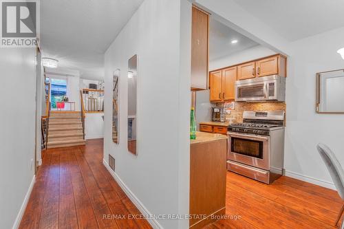 7 Lady Stewart Boulevard, Brampton, ON - Indoor Photo Showing Kitchen