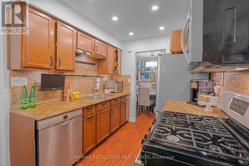 7 Lady Stewart Boulevard, Brampton, ON - Indoor Photo Showing Kitchen