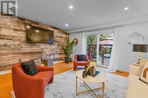 7 Lady Stewart Boulevard, Brampton, ON - Indoor Photo Showing Living Room