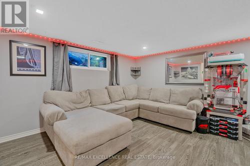 7 Lady Stewart Boulevard, Brampton, ON - Indoor Photo Showing Living Room