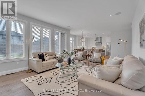 2025 Bakervilla Street, London, ON - Indoor Photo Showing Living Room