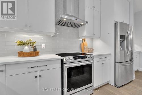 2025 Bakervilla Street, London, ON - Indoor Photo Showing Kitchen With Upgraded Kitchen