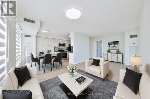 808 - 4850 Glen Erin Drive, Mississauga, ON - Indoor Photo Showing Living Room