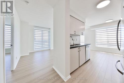 808 - 4850 Glen Erin Drive, Mississauga, ON - Indoor Photo Showing Kitchen