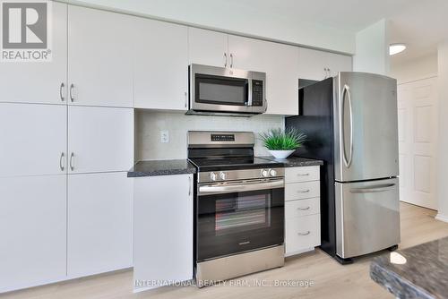 808 - 4850 Glen Erin Drive, Mississauga, ON - Indoor Photo Showing Kitchen