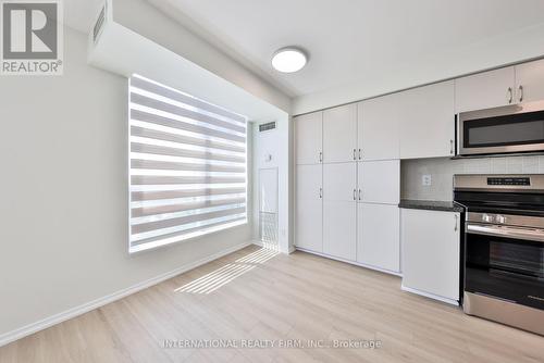 808 - 4850 Glen Erin Drive, Mississauga, ON - Indoor Photo Showing Kitchen