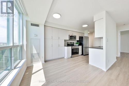 808 - 4850 Glen Erin Drive, Mississauga, ON - Indoor Photo Showing Kitchen