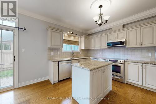 243 Via Campanile Road, Vaughan, ON - Indoor Photo Showing Kitchen With Double Sink With Upgraded Kitchen