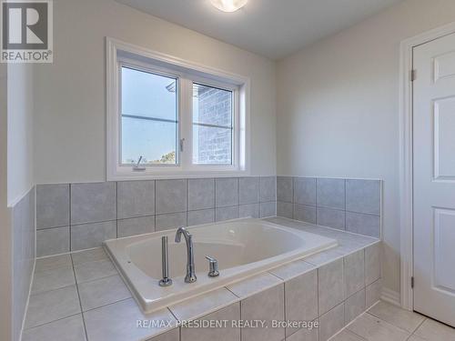 253 Warden Street, Clearview, ON - Indoor Photo Showing Bathroom