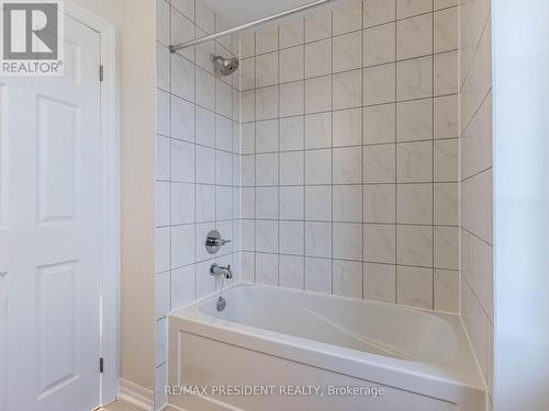 253 Warden Street, Clearview, ON - Indoor Photo Showing Bathroom