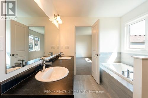 84 Shepherd Drive, Barrie, ON - Indoor Photo Showing Bathroom