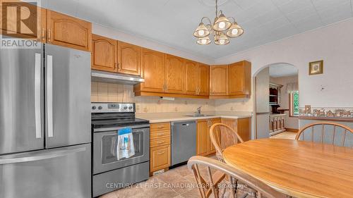 8371 Longwoods Road, London, ON - Indoor Photo Showing Kitchen