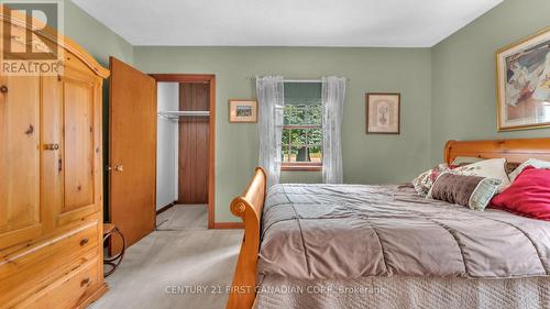 8371 Longwoods Road, London, ON - Indoor Photo Showing Bedroom