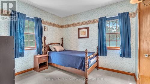 8371 Longwoods Road, London, ON - Indoor Photo Showing Bedroom