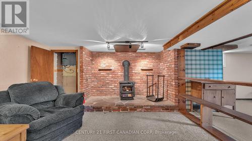 8371 Longwoods Road, London, ON - Indoor