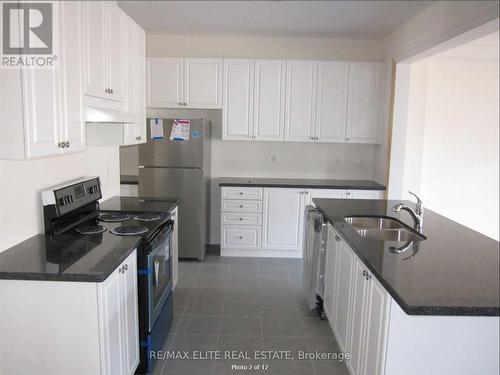 50 Walter English Drive, East Gwillimbury, ON - Indoor Photo Showing Kitchen With Double Sink