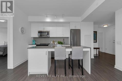 311 - 681 Yonge Street, Barrie, ON - Indoor Photo Showing Kitchen With Upgraded Kitchen