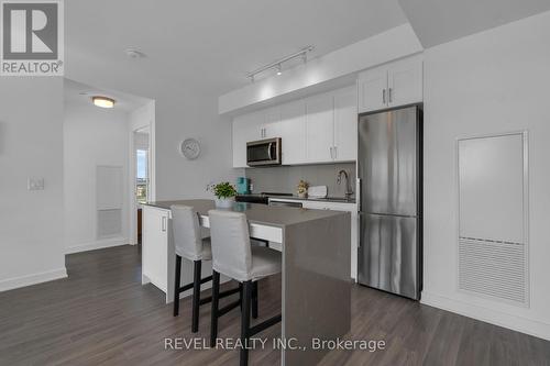 311 - 681 Yonge Street, Barrie, ON - Indoor Photo Showing Kitchen