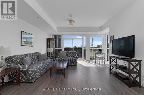 311 - 681 Yonge Street, Barrie, ON - Indoor Photo Showing Living Room