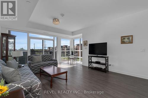 311 - 681 Yonge Street, Barrie, ON - Indoor Photo Showing Living Room