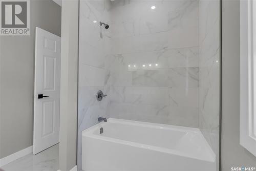 558 Fortosky Manor, Saskatoon, SK - Indoor Photo Showing Bathroom