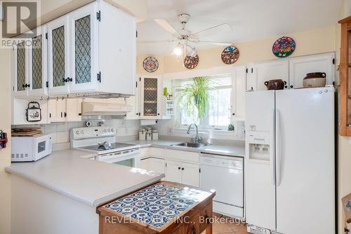 1336 Tiny Beaches Road N, Tiny, ON - Indoor Photo Showing Kitchen