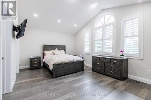 1142 Old Oak Drive, Oakville, ON - Indoor Photo Showing Bedroom