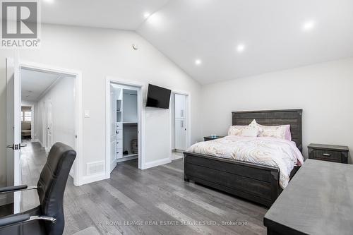 1142 Old Oak Drive, Oakville, ON - Indoor Photo Showing Bedroom