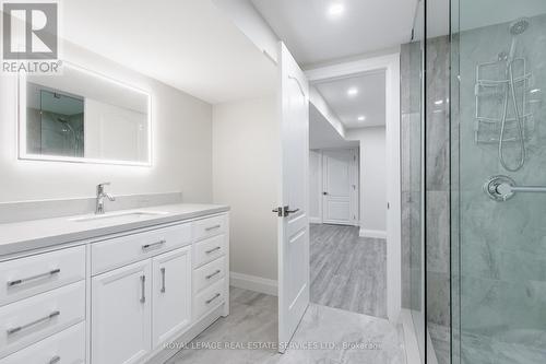 1142 Old Oak Drive, Oakville, ON - Indoor Photo Showing Bathroom