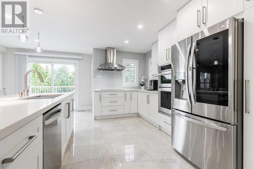 1142 Old Oak Drive, Oakville, ON - Indoor Photo Showing Kitchen With Stainless Steel Kitchen With Double Sink With Upgraded Kitchen