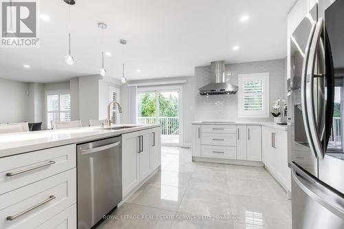 1142 Old Oak Drive, Oakville, ON - Indoor Photo Showing Kitchen With Stainless Steel Kitchen With Upgraded Kitchen