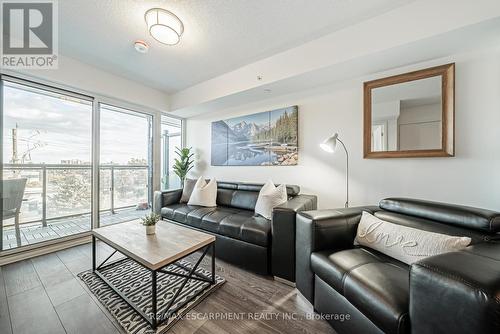 A301 - 1117 Cooke Boulevard, Burlington, ON - Indoor Photo Showing Living Room