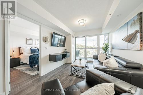 A301 - 1117 Cooke Boulevard, Burlington, ON - Indoor Photo Showing Living Room