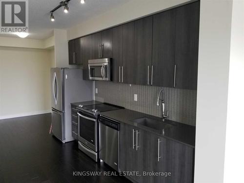 1401 - 4011 Brickstone Mews, Mississauga, ON - Indoor Photo Showing Kitchen With Upgraded Kitchen